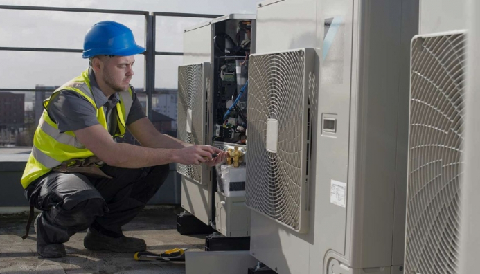 Técnico Auxiliar En Instalaciones Frigoríficas Y De Climatización